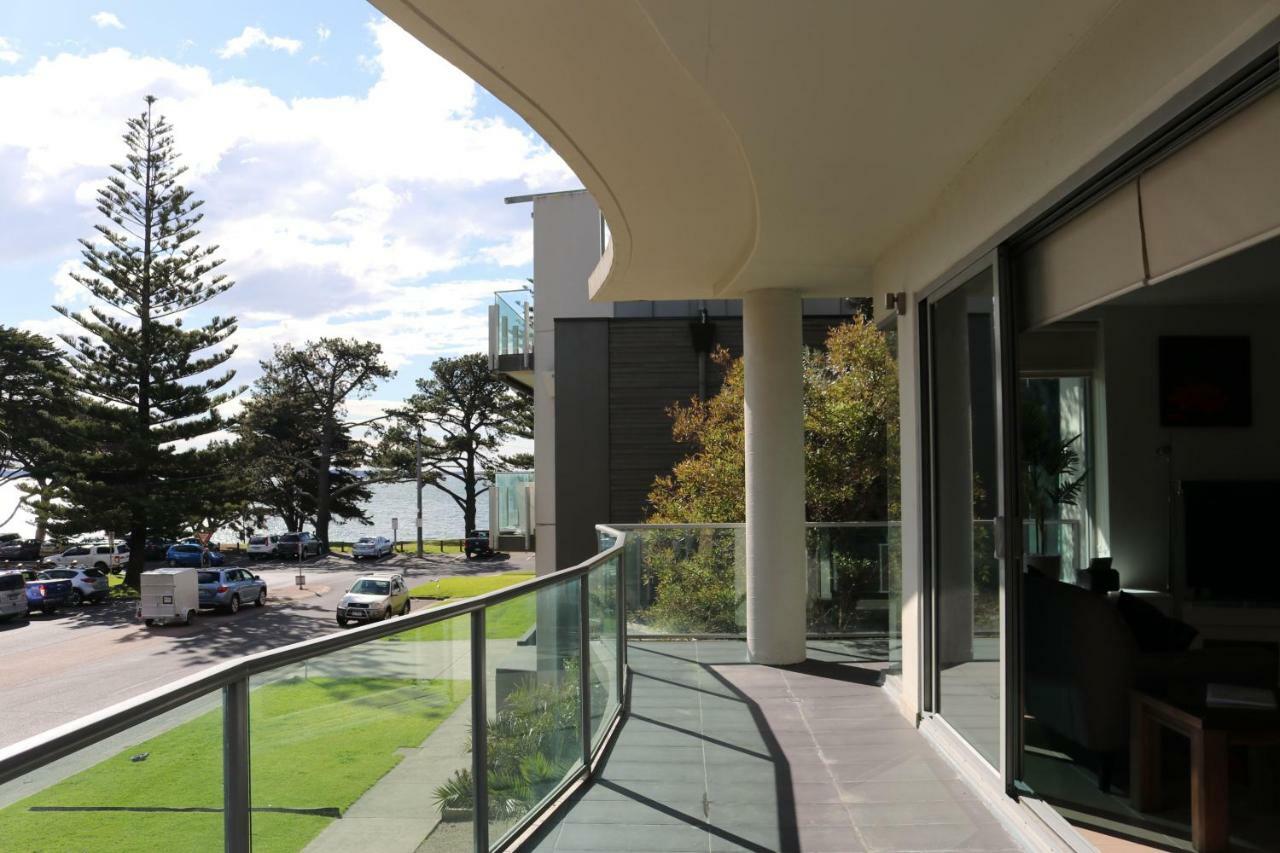 130 At The Waves Apartment Cowes Exterior photo
